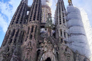 Budget-Friendly Sagrada Família Exterior Tour