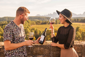 Fra Barcelona: Halvdagstur til Montserrat med vin og tapas