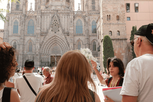 Gothic Quarter and Born sightseeing tour with Crema Catalana food tasting