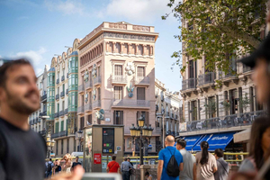 Guided Tour of Barcelona in French (Old Town & Instagram Spots)