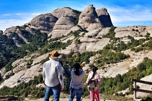 Barcellona: tour privato a Montserrat per famiglie e amici