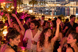 New Year’s Eve Night Tour Karaoke & Beach Rooftop