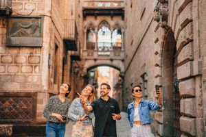 Premium Old Town & Picasso Museum Small Group Tour (Max 6)