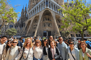 Sagrada Familia Exterior Tour with Local Guide