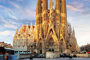 Sagrada Familia & Museum · Official Guided Tour