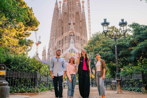 Sagrada Familia with Official Guide & Fast-Track Entry