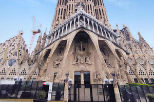 Tur Barcelona in Română
