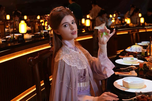 Beijing: Imperial Themed Banquet with Opera and Costume