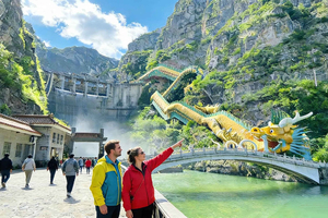Beijing: Longqing Gorge, Ming Tombs & Lunch Private Day Tour