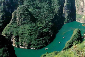 Depuis Beijing : excursion privée d'une journée aux gorges de Longqing et aux grottes de Guyaju