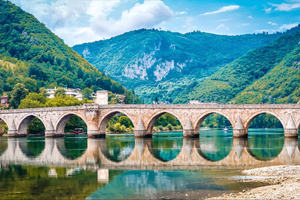 From Sarajevo: Transfer to Belgrade & Sightseeing Car Tour