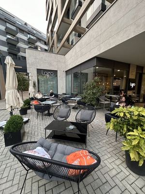 Loro Cocktail Bar
