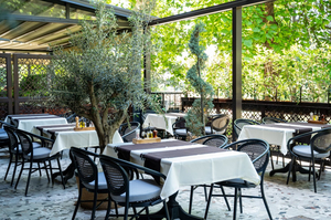 PEČAT RESTORAN (ulaz iz parka)