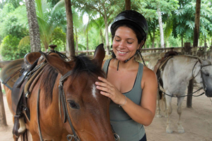 Cayo Caulker: combinación de paseo a caballo por la selva y «tubing» en cuevas