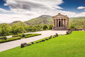 Da Yerevan: gita di 1 giorno a Garni, Geghard e al Lago Sevan