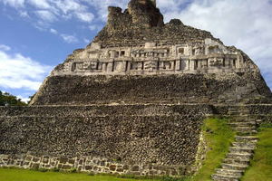 Sumergiéndose en el Blue Hole: La extraordinaria maravilla submarina de Belice