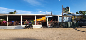 Island Breeze Bar & Grill
