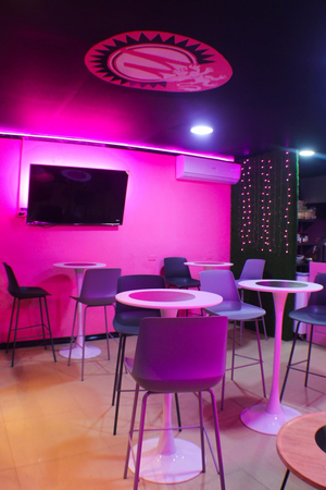 Maximum Pink Cafe