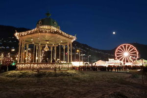 tour a piedi natalizio con ingresso a Gingerbread City