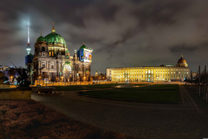 Berlin: City tour at night with illuminated sights