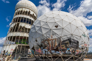 Berlin: Cold War Walking Private Tour with Guide