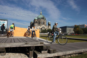 Berlin: Guided Bike Tour for School Groups