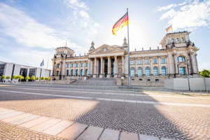 Berlin: Reichstag & Holocaust Memorial Walking Tour