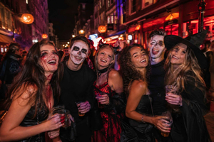Ludwigs Halloween-pubcrawl med VIP-entré til en klub
