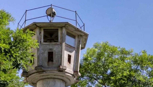 Berliner Mauer Wachturm