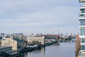 Locke at East Side Gallery, Friedrichshain