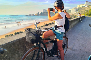 Begeleide e-bike bij zonsondergang en lekkere traktatie
