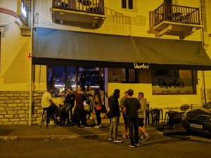 Charlie's Bar