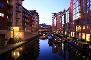 Birmingham's Unique Corners Private Walking Tour for Couples