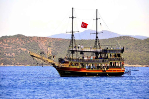 Bodrum: Merirosvoveneajelu grillilounaalla ja valinnainen nouto