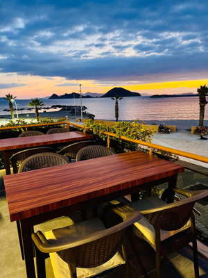 Uncle's Restaurant & Bar