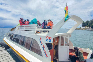 カタマラン船でのツアー、チチカカ湖と太陽の島