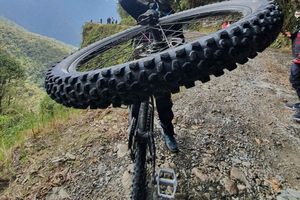 From La Paz: 3-Day Biking Death Road & Uyuni Salt Flats Tour