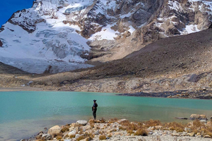Hiking Charquini and Huayna Potosí lagoons (west side)