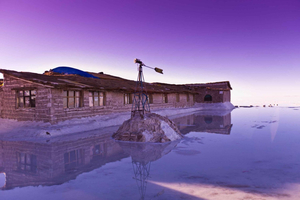 Uyuni: Salar de Uyuni Sunset Tour with Wine