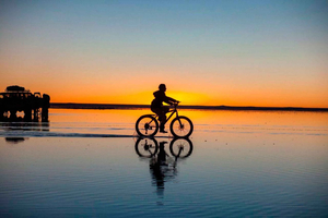 Uyuni Salt Flat Bike Ride: Lunch, Sunset, Wine Toast