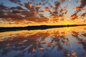 Uyuni Salt Flat: Sunset and Starlight Experience