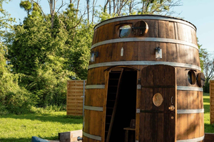 An unusual night in a wine barrel, 15 minutes from Saint-Émilion