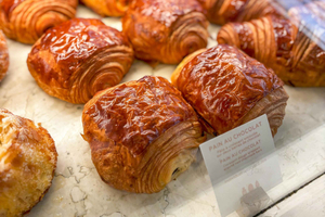 Bordeaux: Best of French Chocolate and Pastries Food Tour