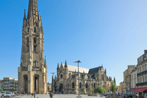 Bordeaux Medieval Tour: Explore Architecture and History