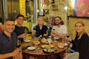 Bordeaux Night Walk päättyy viinin ja juuston maisteluun