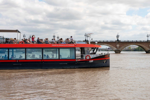 Bordeaux: Scenic River Cruise with Commentary and Canelés