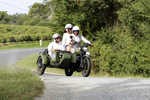 Z Bordeaux: Médoc Vineyard and Chateau Tour by Sidecar