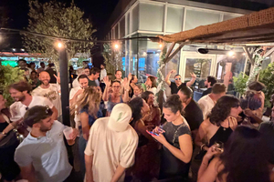 Rooftop-Party – Shasha auf dem Dach in Bordeaux