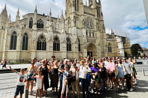 Secrets of Walking tour + Glass of wine