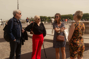 Walking Tour in Bordeaux with Tastings and Stories